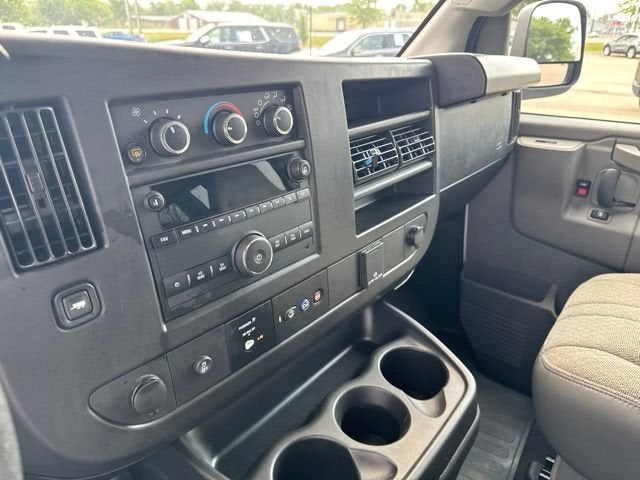 2025 Chevrolet Express Passenger 1LS