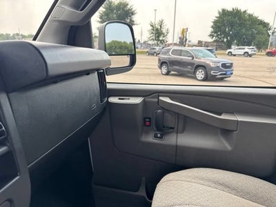 2025 Chevrolet Express Passenger 1LS