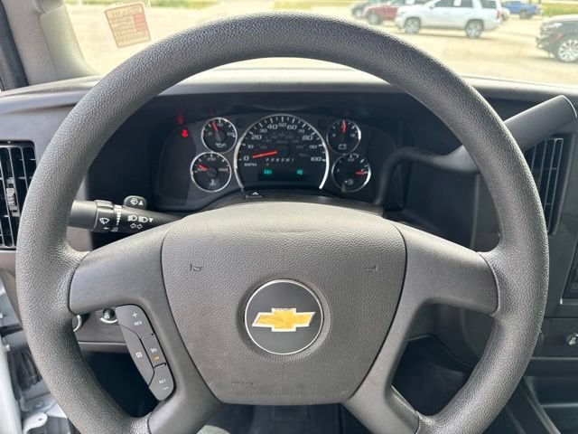 2025 Chevrolet Express Passenger 1LS