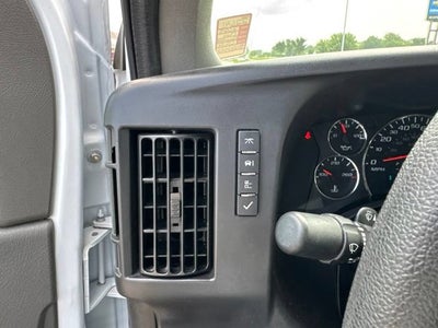 2025 Chevrolet Express Passenger 1LS