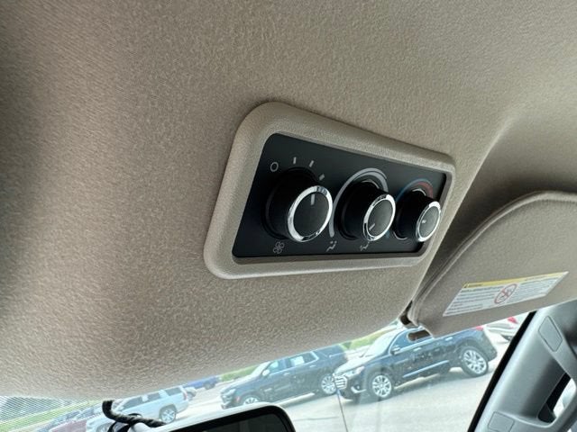 2025 Chevrolet Express Passenger 1LS