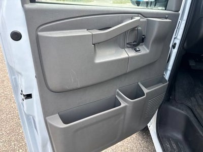 2025 Chevrolet Express Passenger 1LS