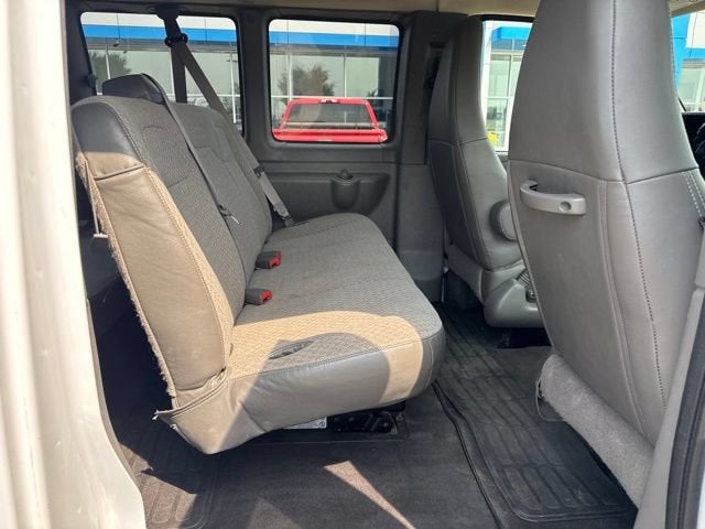 2025 Chevrolet Express Passenger 1LS