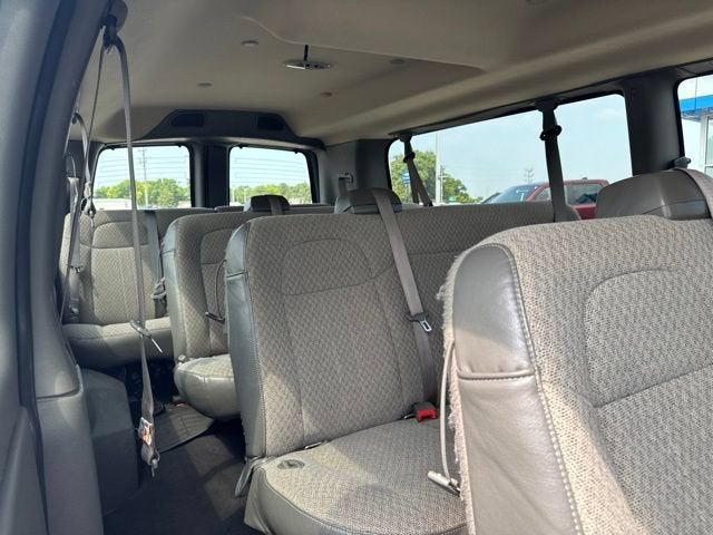 2025 Chevrolet Express Passenger 1LS