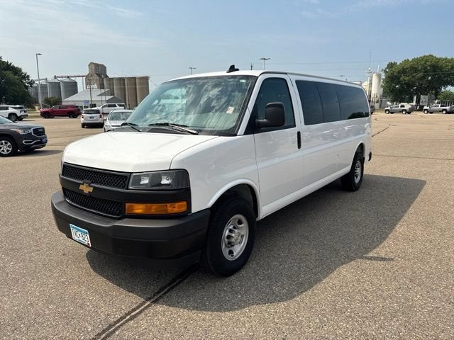 2025 Chevrolet Express Passenger 1LS