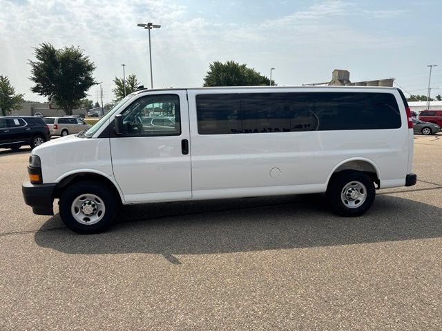 2025 Chevrolet Express Passenger 1LS