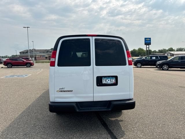 2025 Chevrolet Express Passenger 1LS