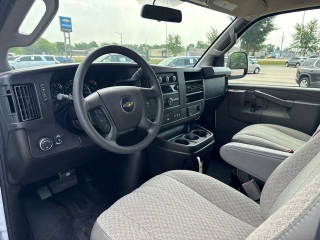 2025 Chevrolet Express Passenger 1LS