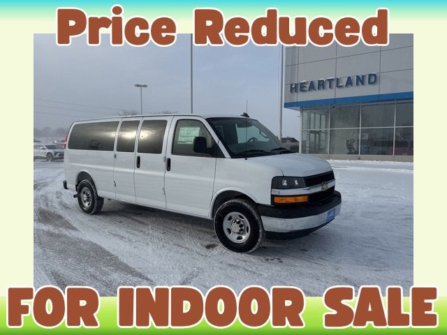 2025 Chevrolet Express Passenger 3500 1LT