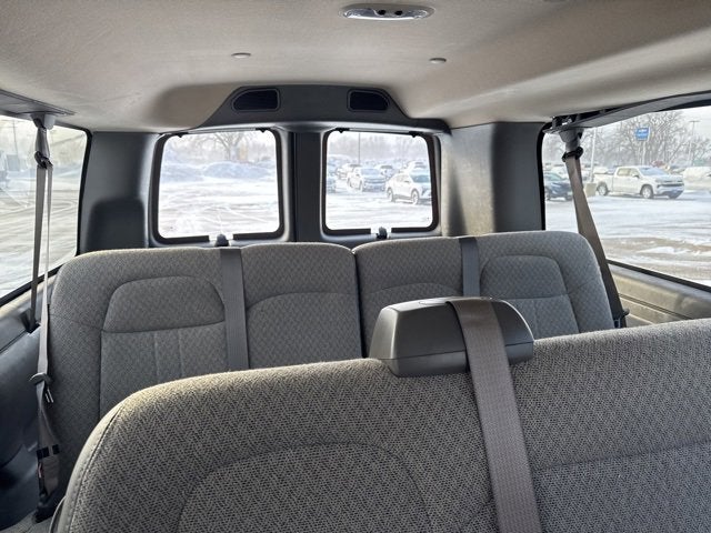2025 Chevrolet Express Passenger 3500 1LT