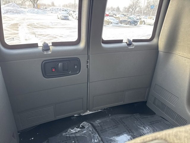 2025 Chevrolet Express Passenger 3500 1LT