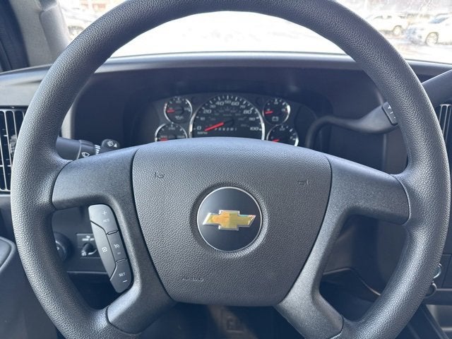 2025 Chevrolet Express Passenger 3500 1LT