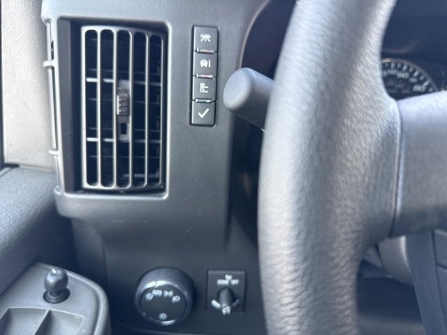 2025 Chevrolet Express Passenger 3500 1LT