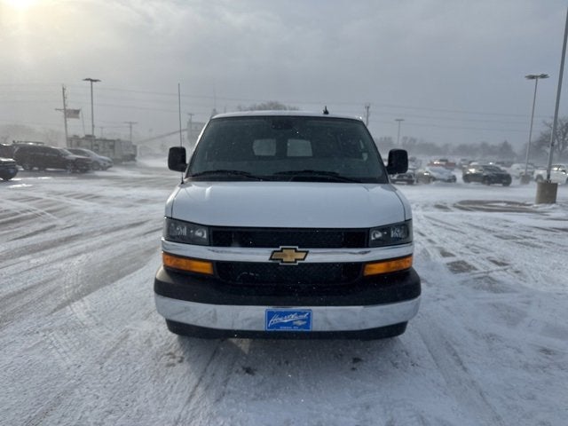 2025 Chevrolet Express Passenger 3500 1LT