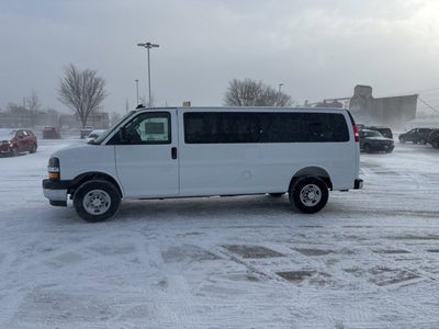 2025 Chevrolet Express Passenger 3500 1LT