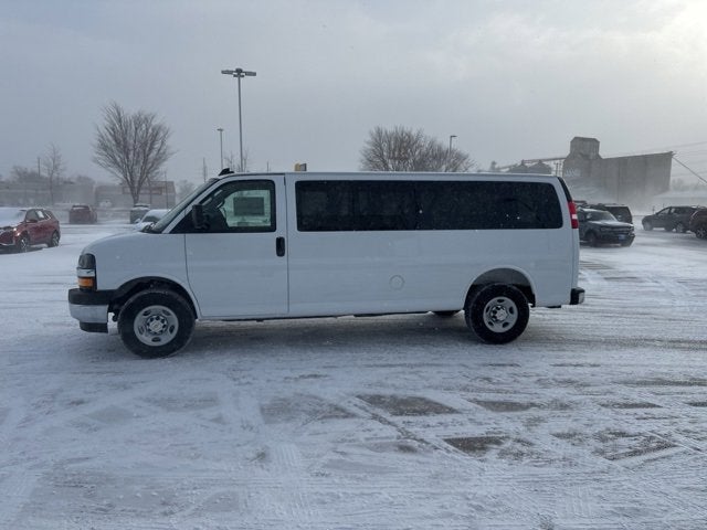 2025 Chevrolet Express Passenger 3500 1LT
