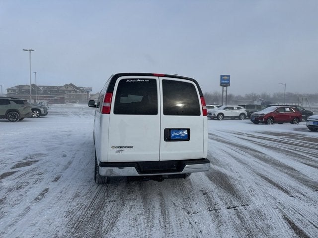 2025 Chevrolet Express Passenger 3500 1LT