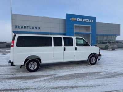 2025 Chevrolet Express Passenger 3500 1LT