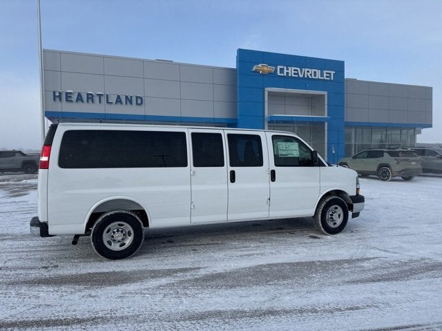 2025 Chevrolet Express Passenger 3500 1LT