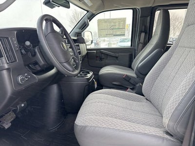 2025 Chevrolet Express Passenger 3500 1LT