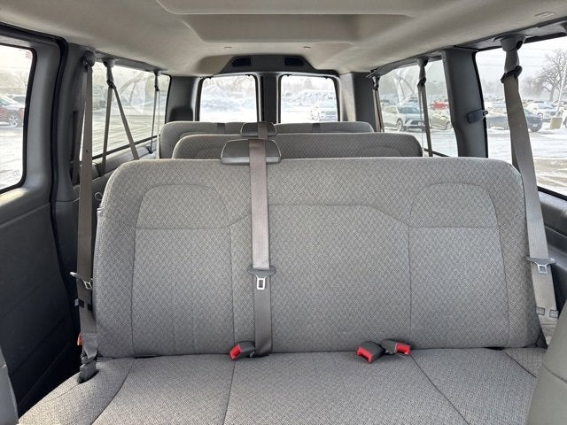2025 Chevrolet Express Passenger 3500 1LT