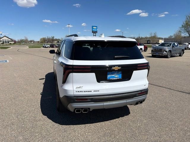 2024 Chevrolet Traverse LT