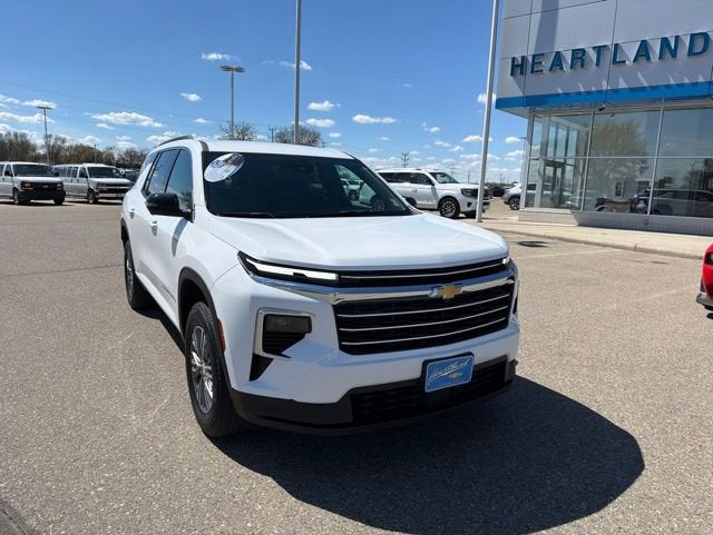 Used 2024 Chevrolet Traverse 2LT with VIN 1GNEVGKSXRJ194064 for sale in Morris, Minnesota