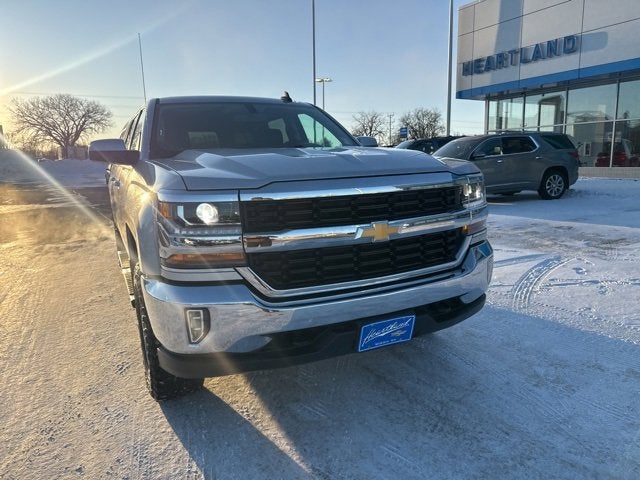 Used 2018 Chevrolet Silverado 1500 LT with VIN 3GCUKREC1JG213751 for sale in Morris, Minnesota